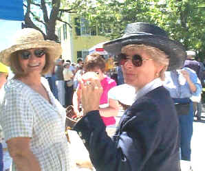 Dickinson Day 2000 Carol & Shiela.jpg (33528 bytes)