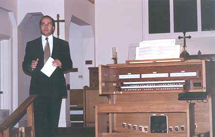 Organ guy.jpg (14854 bytes)