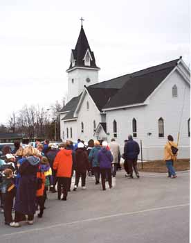 cross procession7jpg.jpg (11381 bytes)