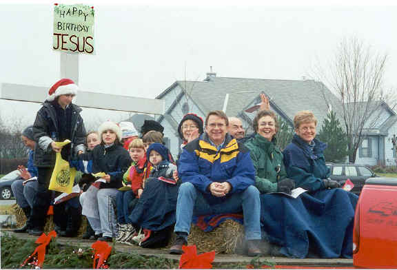 santa parade 99b.jpg (94300 bytes)