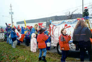 santa parade 99c.jpg (94249 bytes)